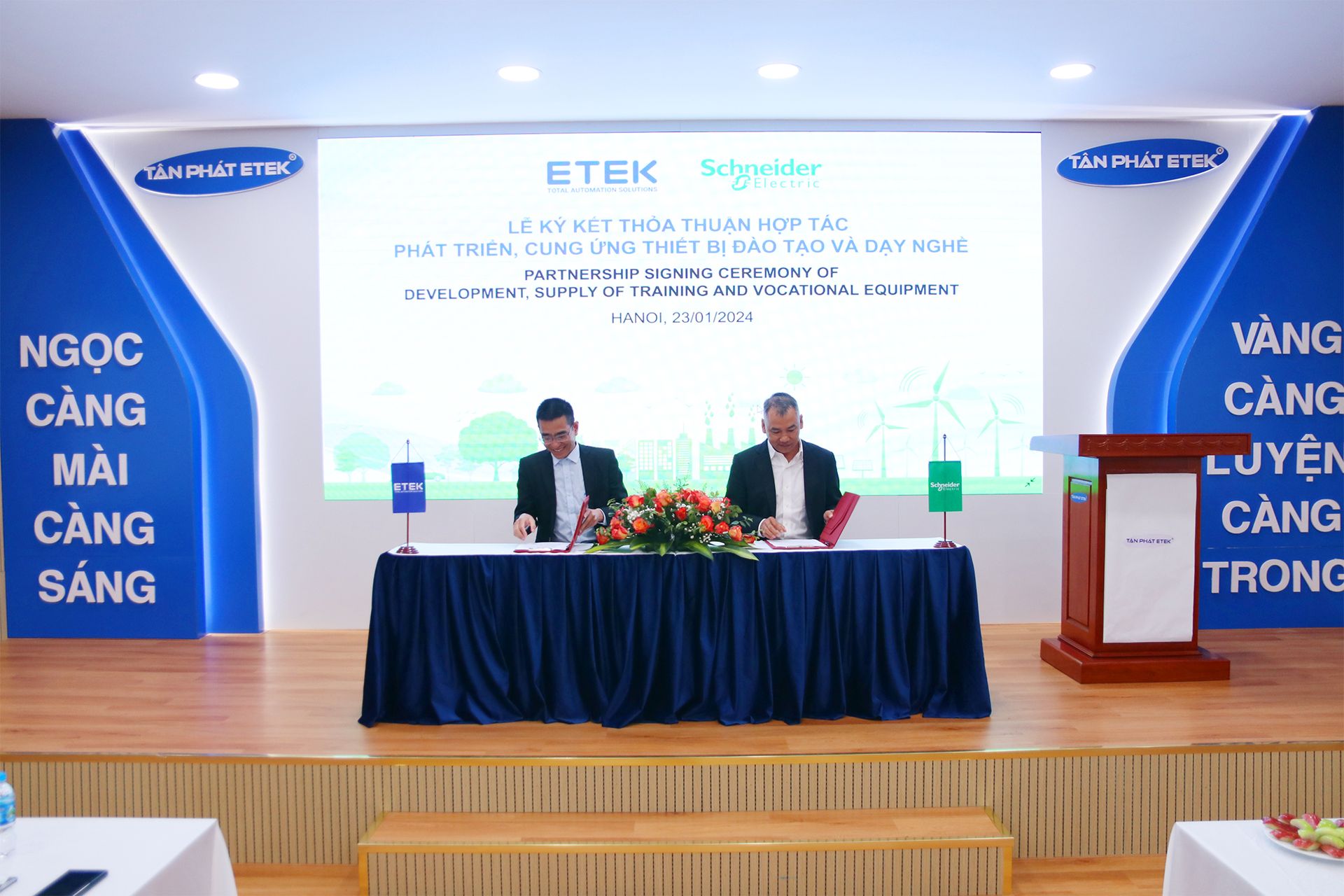 ETEK và Schneider Electric ký kết hợp tác chiến lược