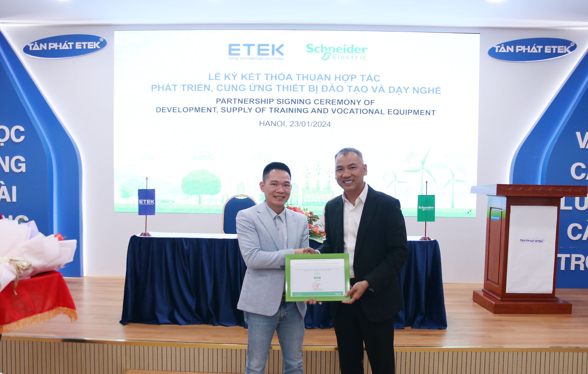 ETEK và Schneider Electric ký kết hợp tác chiến lược