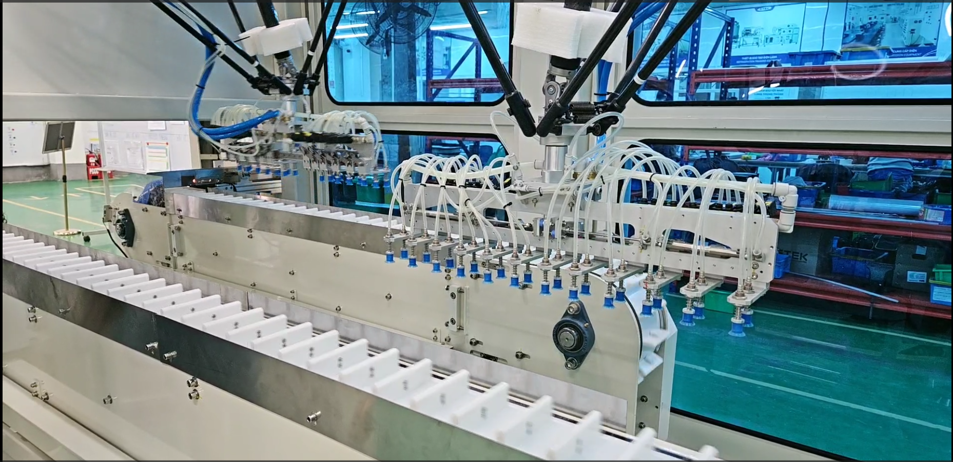 Tân Phát ETEK xuất khẩu hệ thống gắp nhặt sản phẩm tốc độ cao sang Hàn Quốc