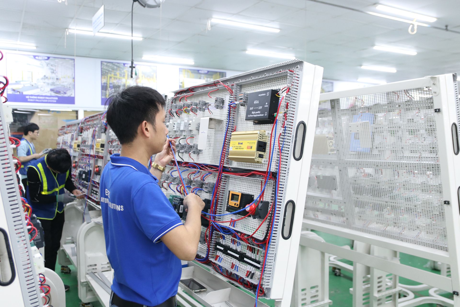 dự án cung cấp thiết bị đào tạo chuyên ngành điện và điện tử cho các cơ sở đào tạo kỹ thuật tại Campuchia.