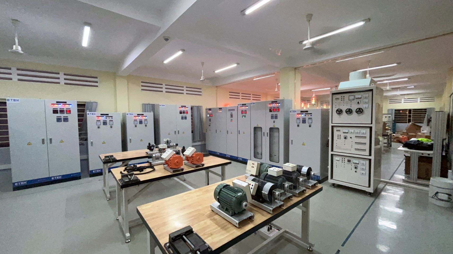 dự án cung cấp thiết bị đào tạo chuyên ngành điện và điện tử cho các cơ sở đào tạo kỹ thuật tại Campuchia.
