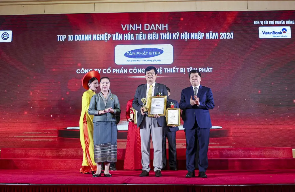 Lễ vinh danh Công ty cổ phần Công nghệ Thiết bị Tân Phát nhận giải Doanh nghiệp Văn hóa tiêu biểu